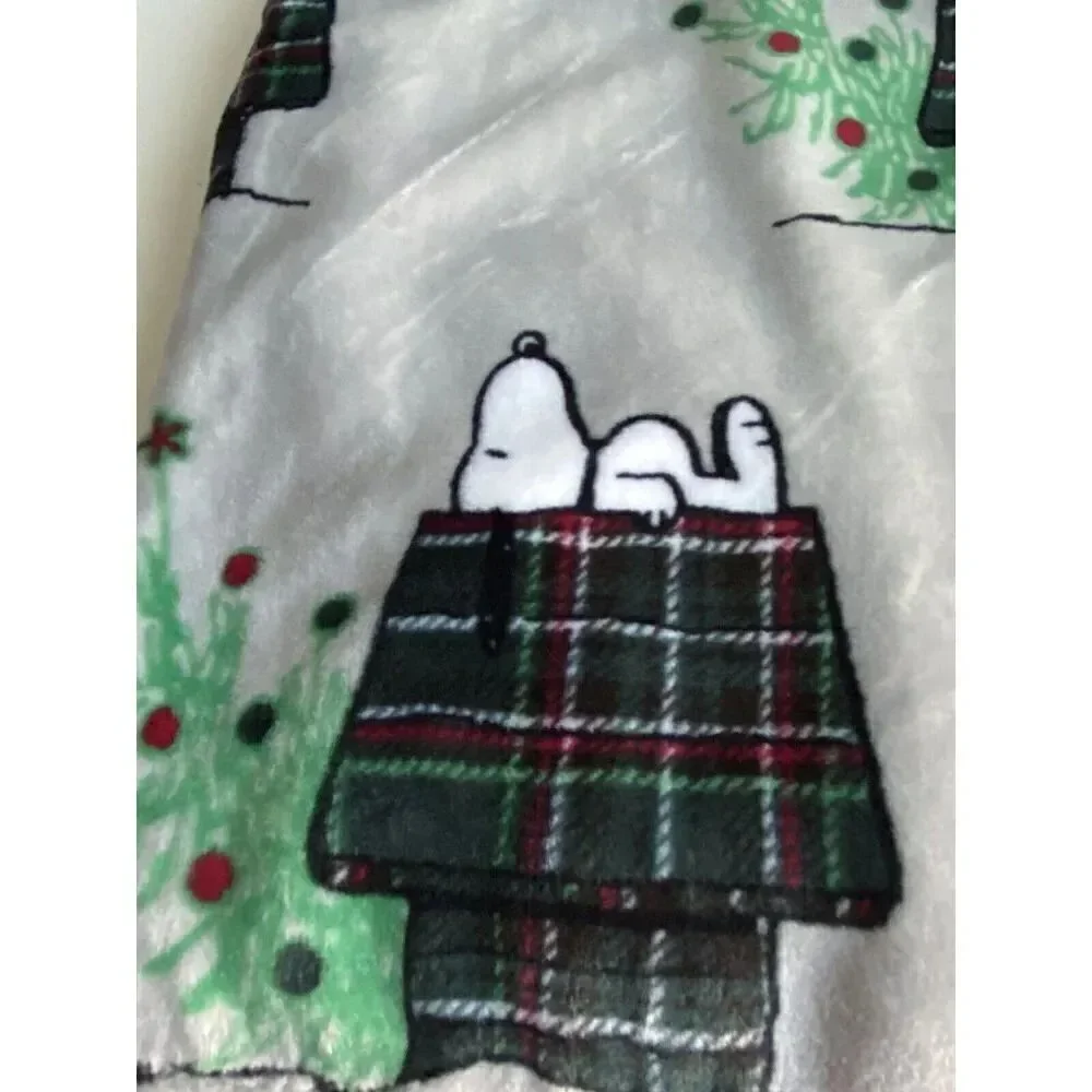 Peanuts Snoopy‎ Plaid Doghouse Christmas Tree VelvetLoft Throw Blanket 50 X 70”
